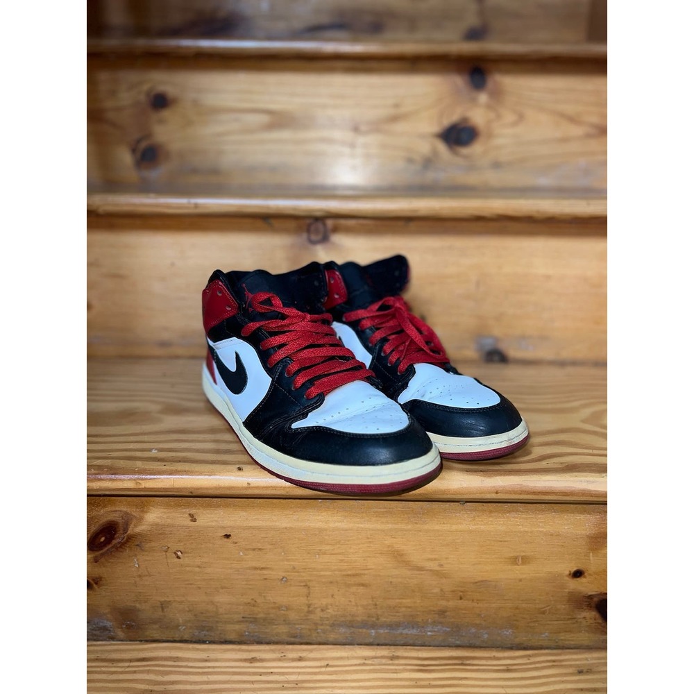 Jordan 1 mid White Black Red size 10